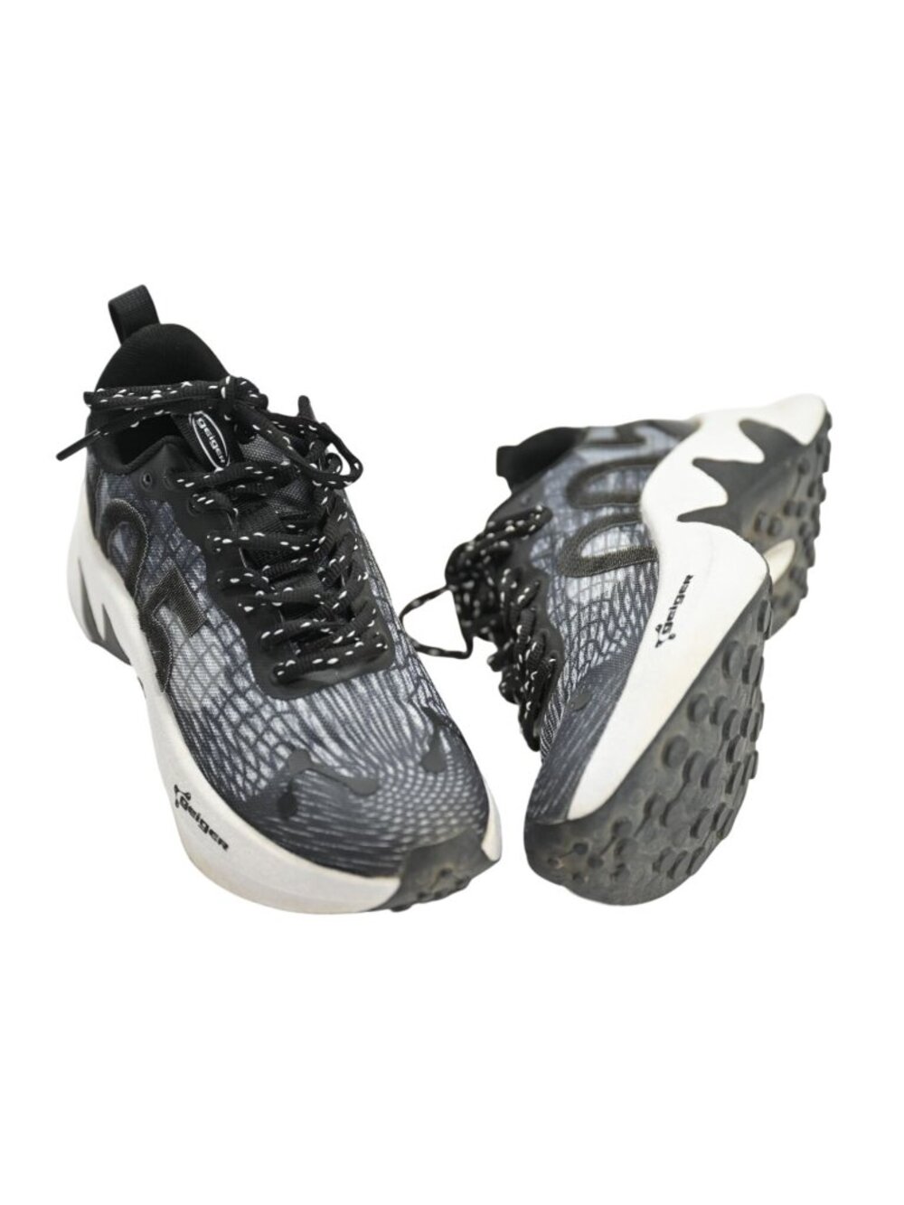 Geiger 005 Sneakers in Onyx
